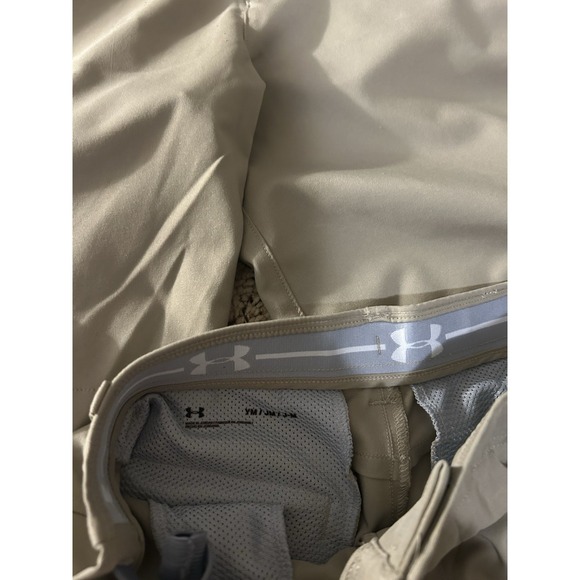 Four Pairs Of Under Armour Khaki Shorts Size Youth Medium - Picture 2 of 5